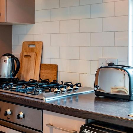 1 Bd Apt In Historical W Belfast Close To Centre Buitenkant foto